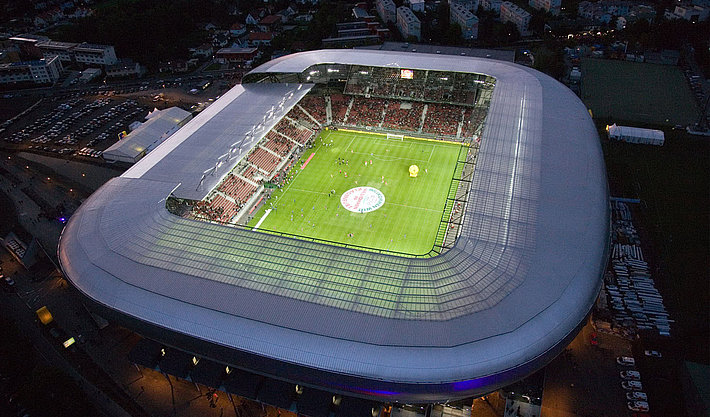 Wörtherseestadion Außenansicht bei Nacht